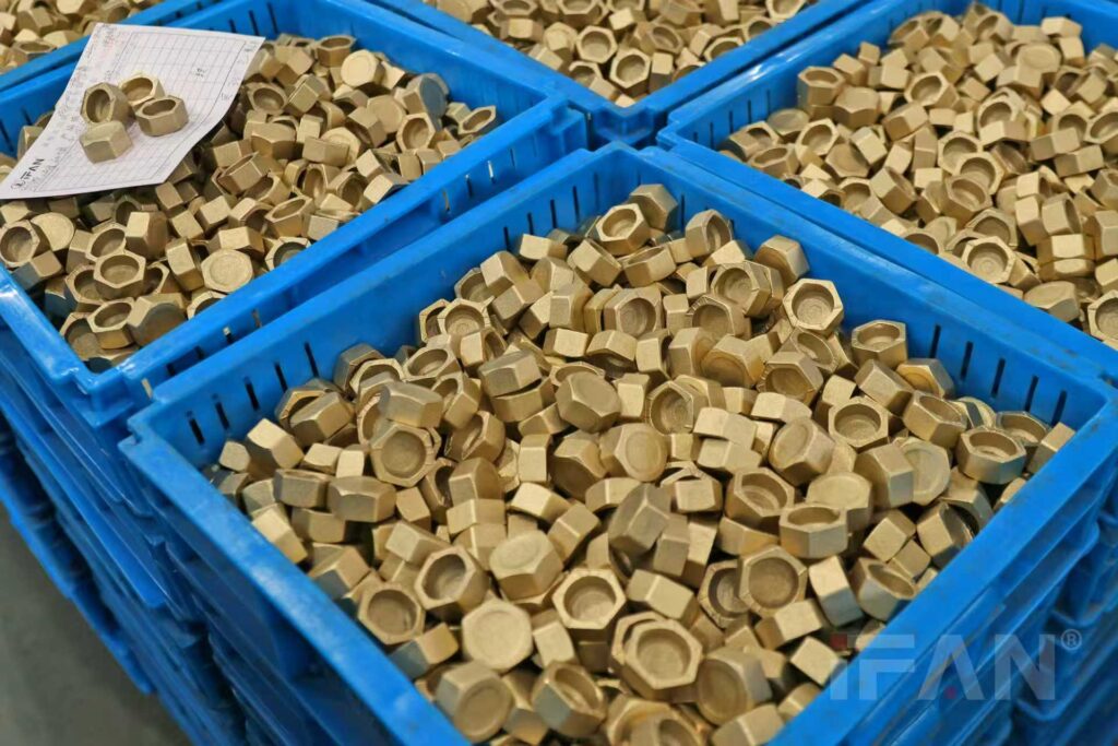 Raccords en laiton forgé